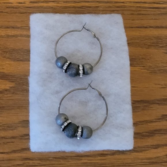 Hypoallergenic bling silver pendant circle with 3 steel balls hoop earrings. - Picture 2 of 4